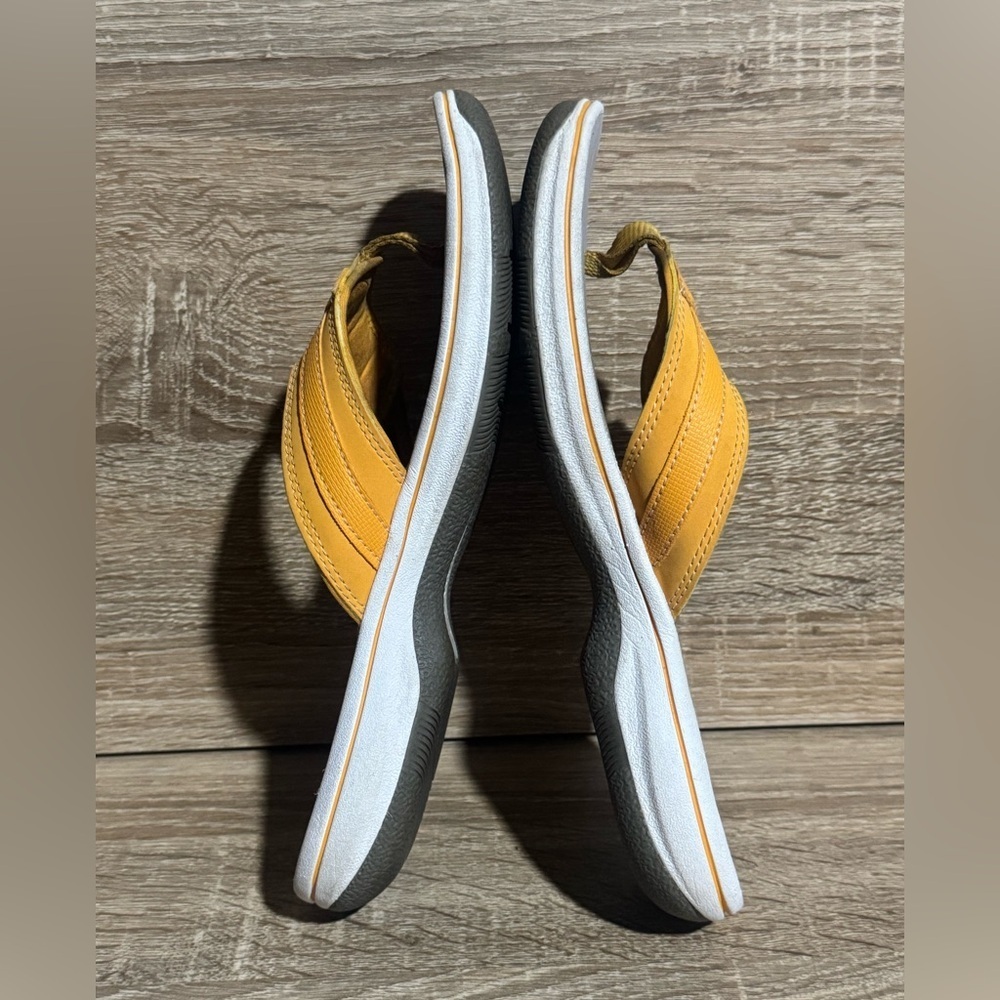 Clarks Cloudsteppers yellow Slide Sandals women’s size 7 slip on comfort shoes - Picture 3 of 6